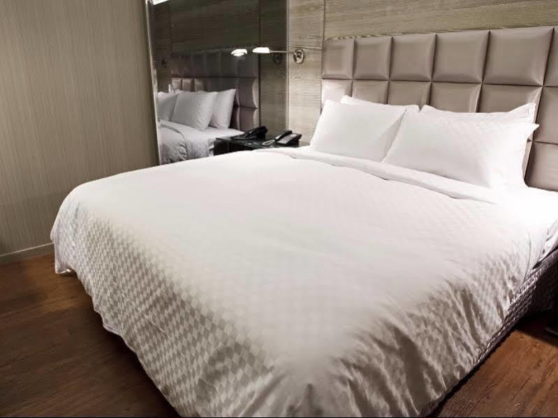 Royal Group Hotel Ho Yi Branch Гаосюн Экстерьер фото